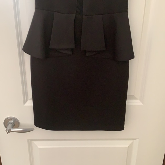 GUESS BLACK DRESS - size medium - Picture 4 of 8